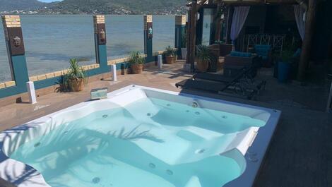 House with Jacuzzi in front of Lagoa - SEASON RENTAL
