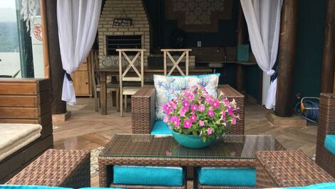 House with Jacuzzi in front of Lagoa - SEASON RENTAL