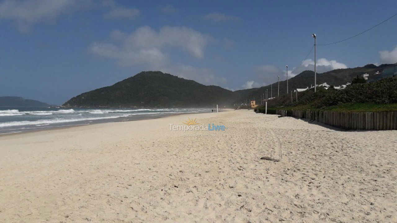 Apartamento para aluguel de temporada em Florianópolis (Praia Brava)