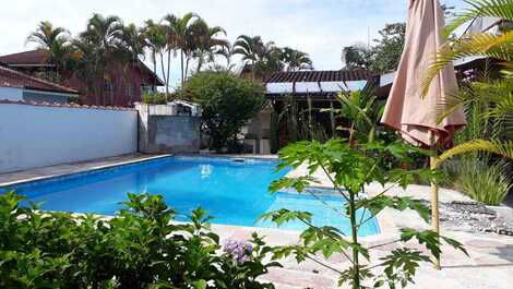 Casa aconchegante com piscina, 3 quarto e 2 suites