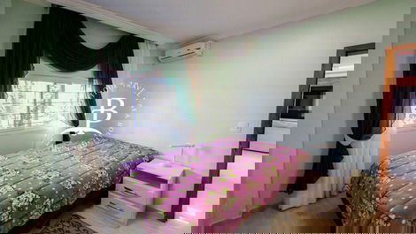 Piso térreo: quarto 1: (cama) casal com banheiro no corredor