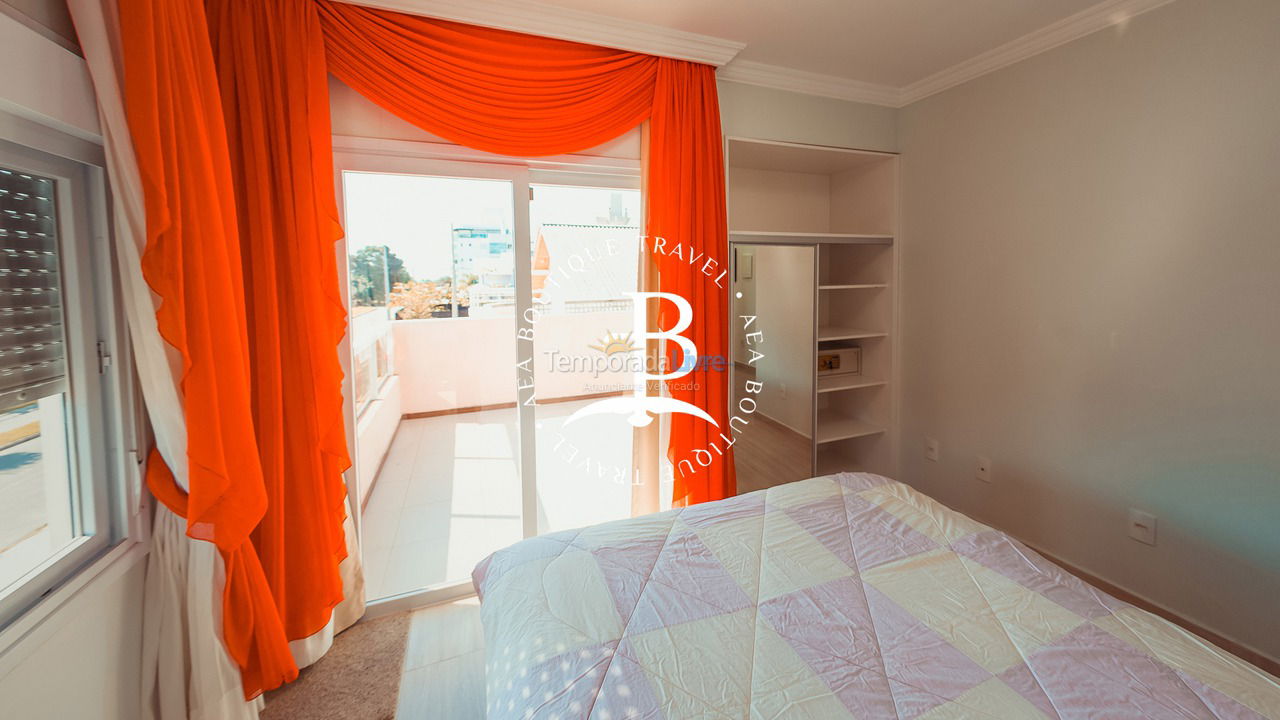 Casa para aluguel de temporada em Governador Celso Ramos (Praia de Palmas)