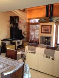 House 400 Mts from Barra da Lagoa Beach - SEASON RENT