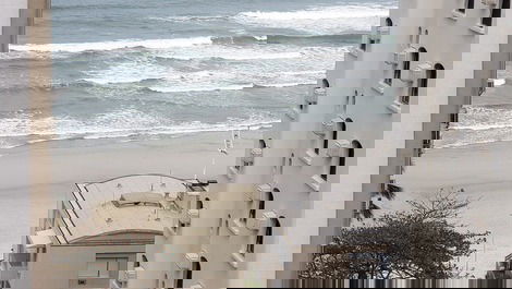Apto 3 quartos + quarto reversivel, 70 metros da praia, local nobre