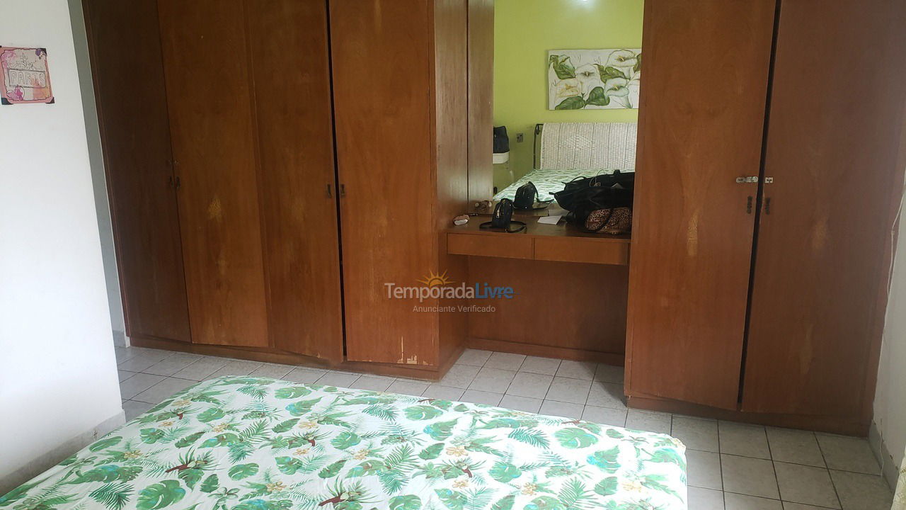 Apartamento para aluguel de temporada em Guarujá (Pitangueiras)