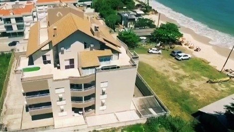 Apartment in building facing the sea