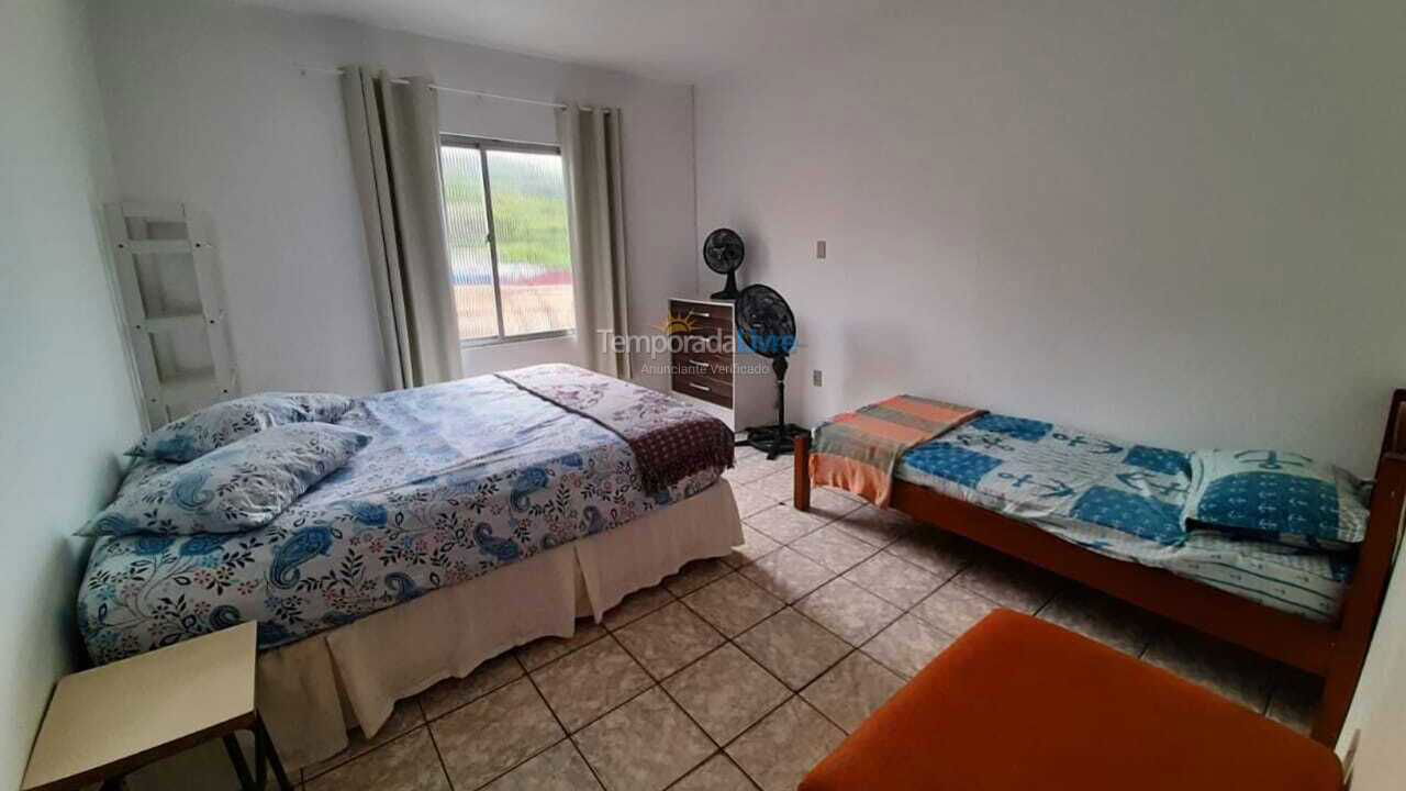 Casa para alquiler de vacaciones em Palhoça (Guarda do Embaú)