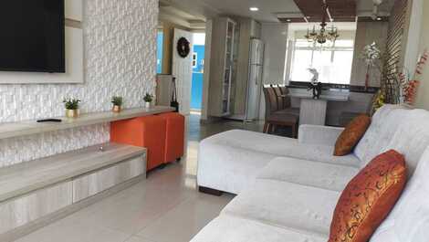 Luxuoso Apartamento Frente pro Mar.