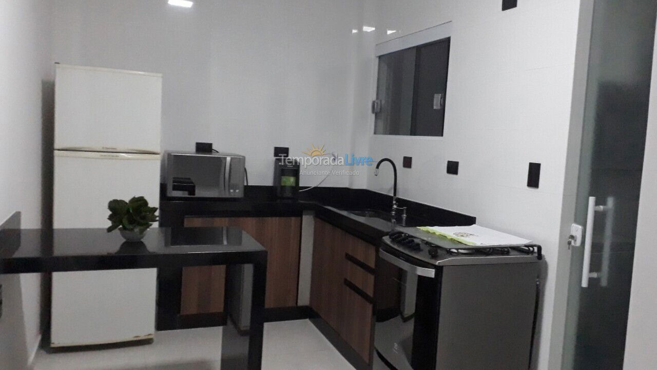 Apartamento para aluguel de temporada em Guarujá (Pitangueiras)