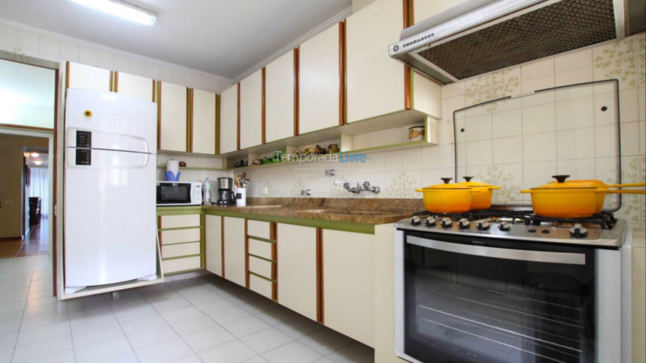 Apartment for vacation rental in Guarujá (Astúrias)