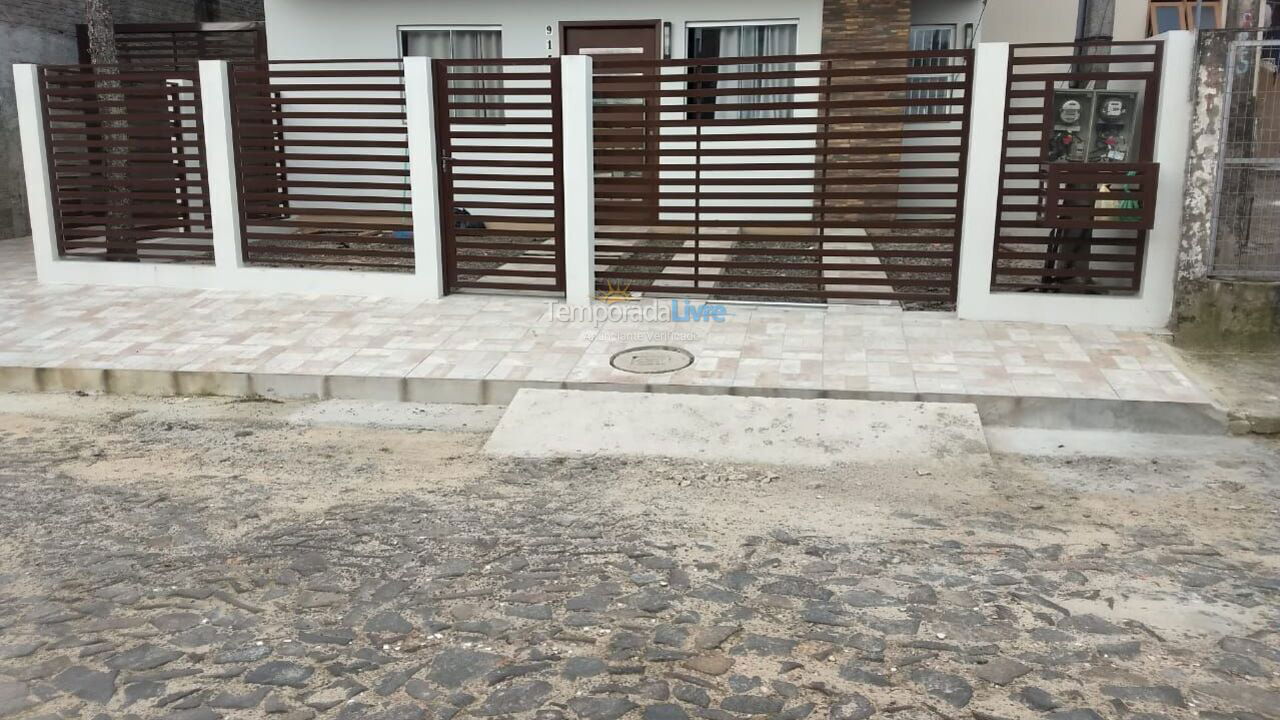 Casa para aluguel de temporada em Torres (Praia da Cal)