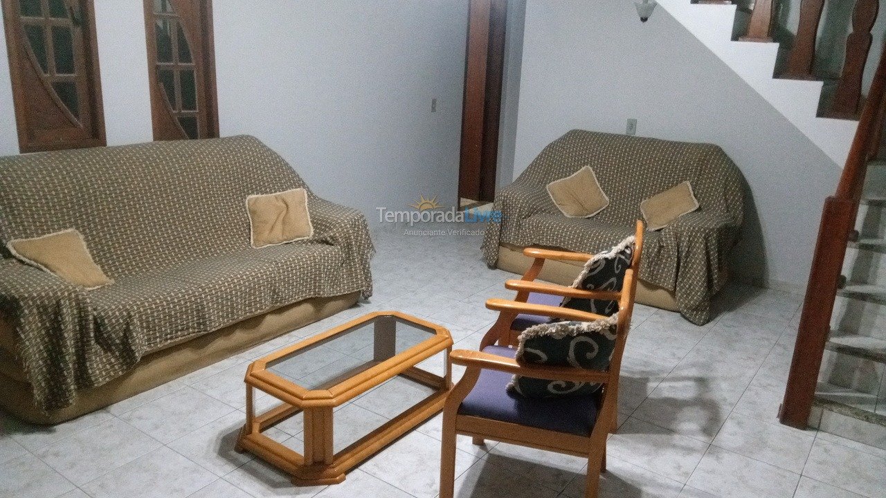 Casa para aluguel de temporada em Rio das Ostras (Colinas)