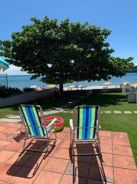 SEA FRONT HOUSE WITH BEAUTIFUL LAWN IN BOMBINHAS CENTER - SC