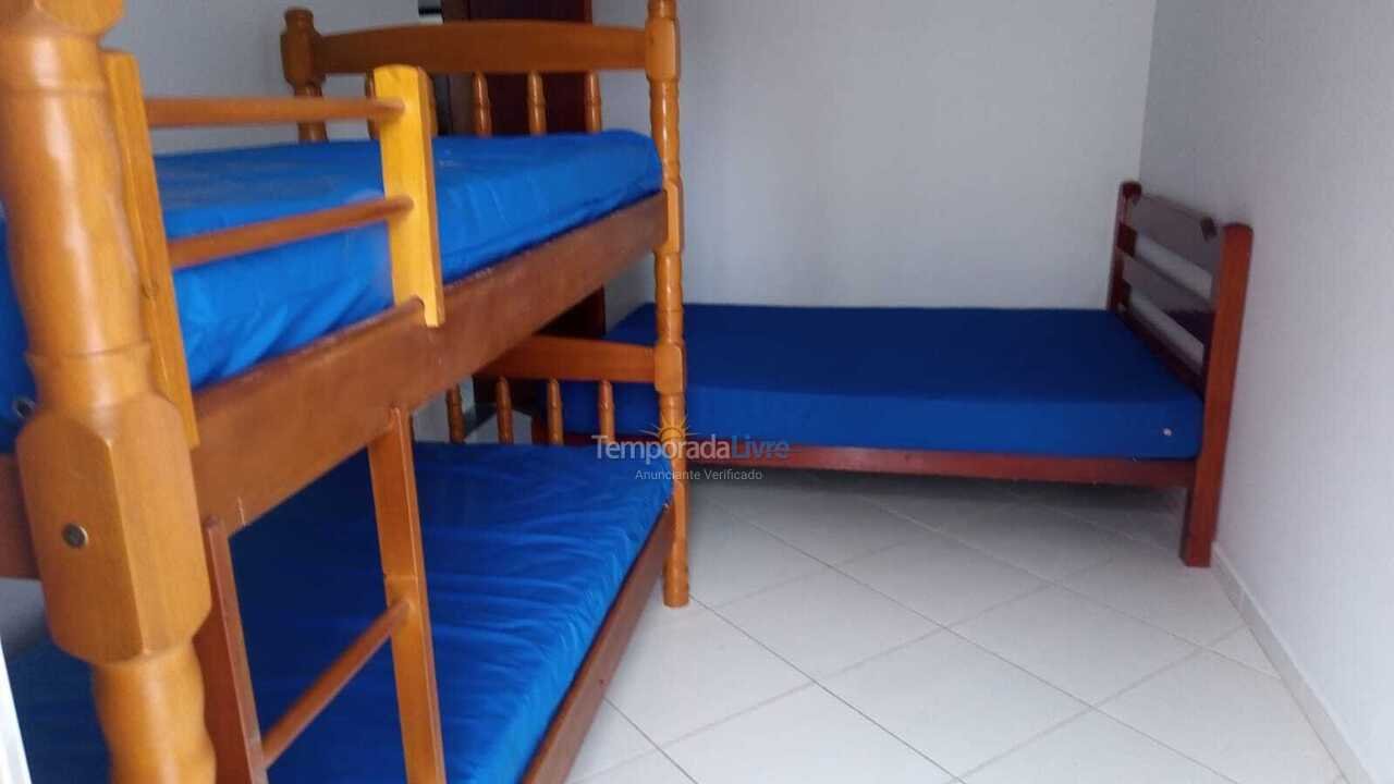 Apartamento para aluguel de temporada em Ubatuba (Praia das Toninhas)