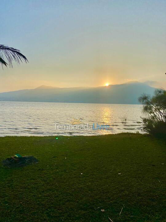 Casa para aluguel de temporada em Florianópolis (Praia Mole)