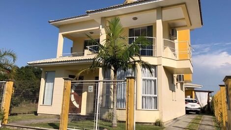 Large house with pool for daily rental on Palmas beach