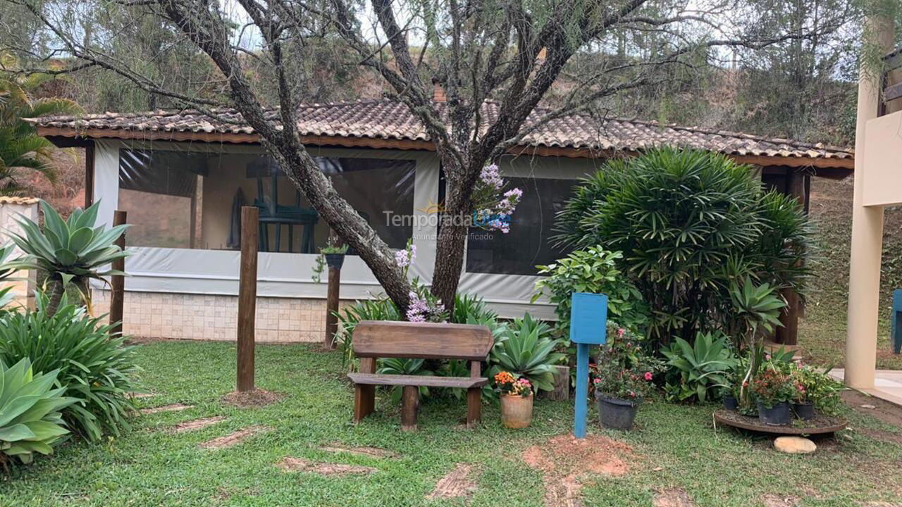 Granja para alquiler de vacaciones em Guaratinguetá (Rocinha)