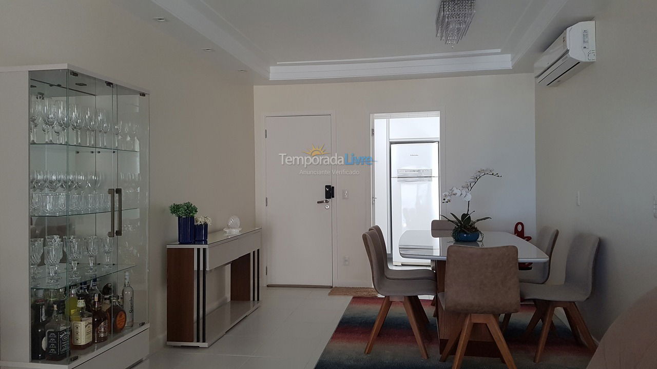 Apartamento para aluguel de temporada em Guarujá (Pitangueiras)