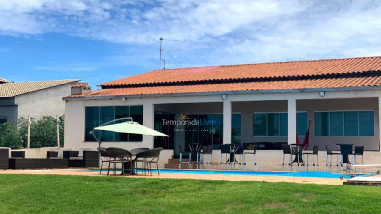 Casa para alquiler de vacaciones em Alexânia (Condomínio Recanto do Sabiá)