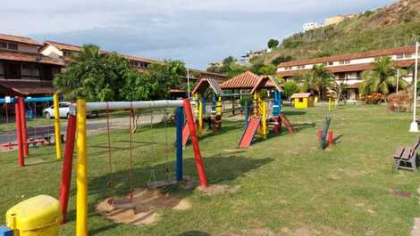Praça central do condomínio com brinquedos