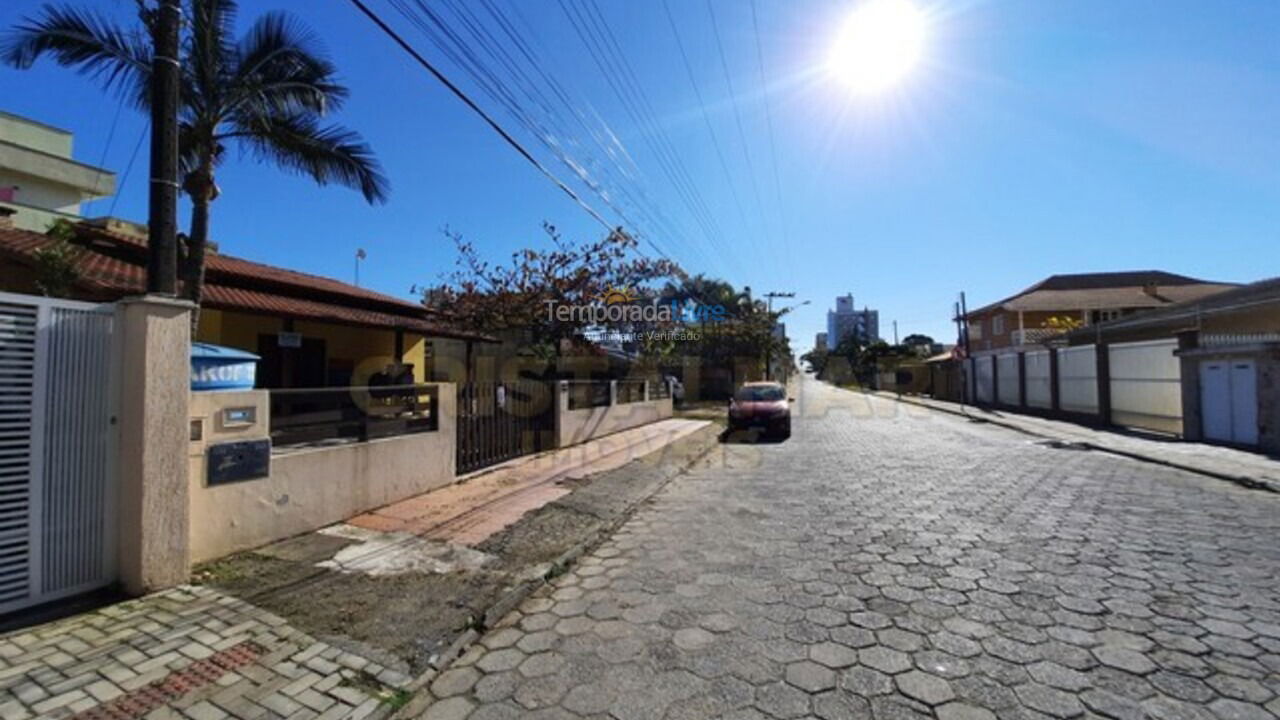 Casa para alquiler de vacaciones em Bombinhas (Praia de Bombas)
