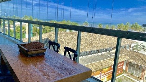 Hermoso balcón gourmet con vista frontal Pé na Areia