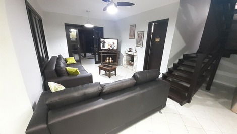 Casa en alquiler con 2 suites, zona de fiesta con barbacoa !!