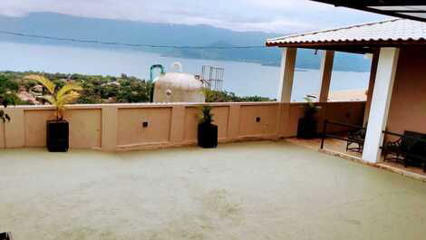The house is close to the most popular and sought after beaches in Ilhabela