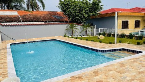 Great house with pool 700 meters from the beach