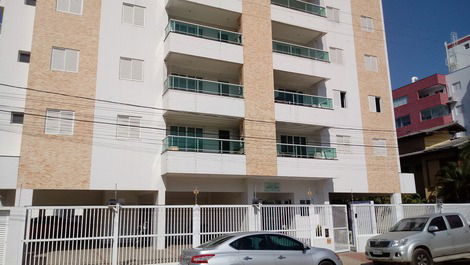 Apto com Ar Condicionado no Residencial Condomínio Porto Fino.