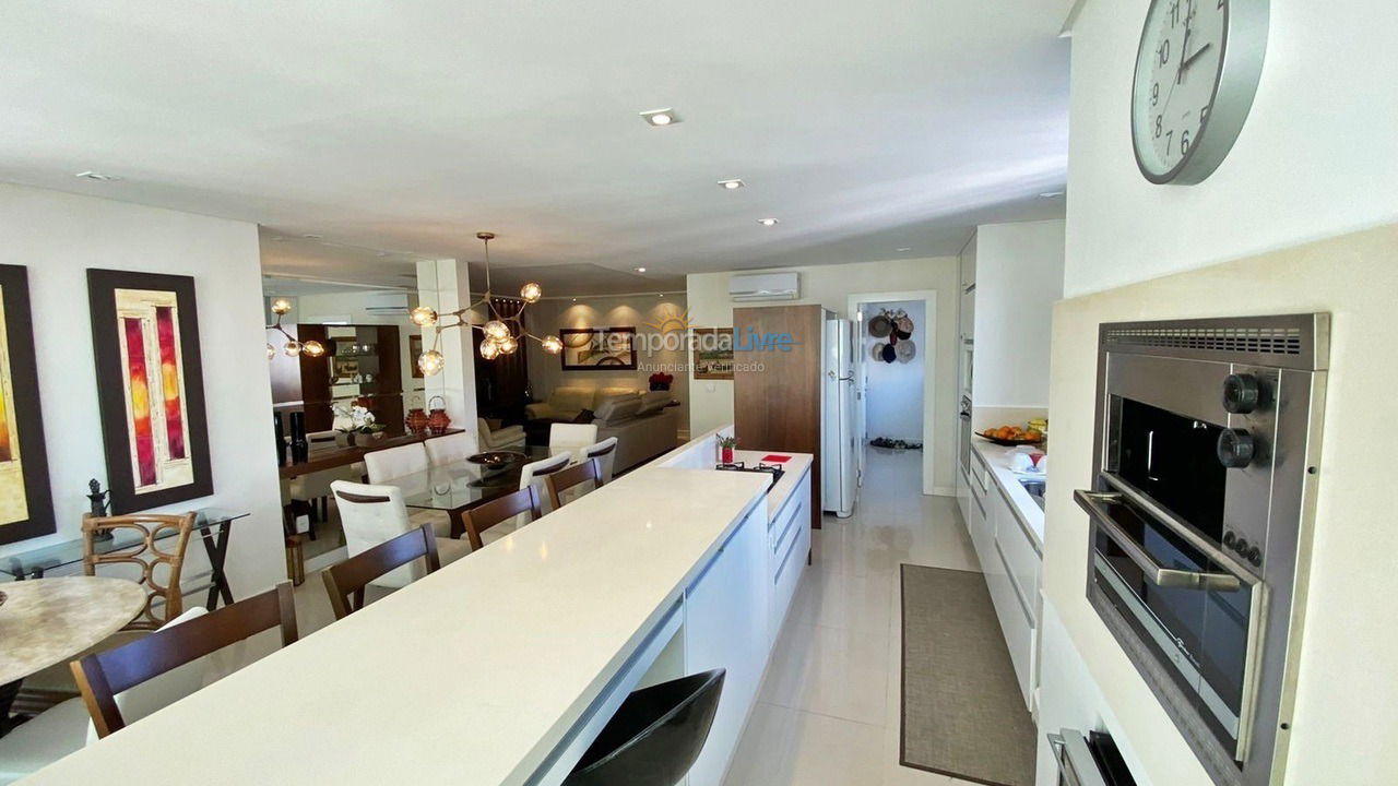 Apartamento para aluguel de temporada em Balneário Camboriú (Praia Central)