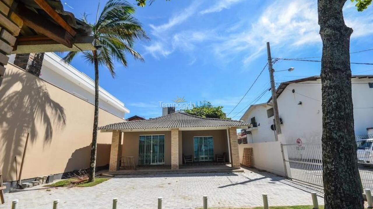 House for vacation rental in Bombinhas (Praia de Bombas)