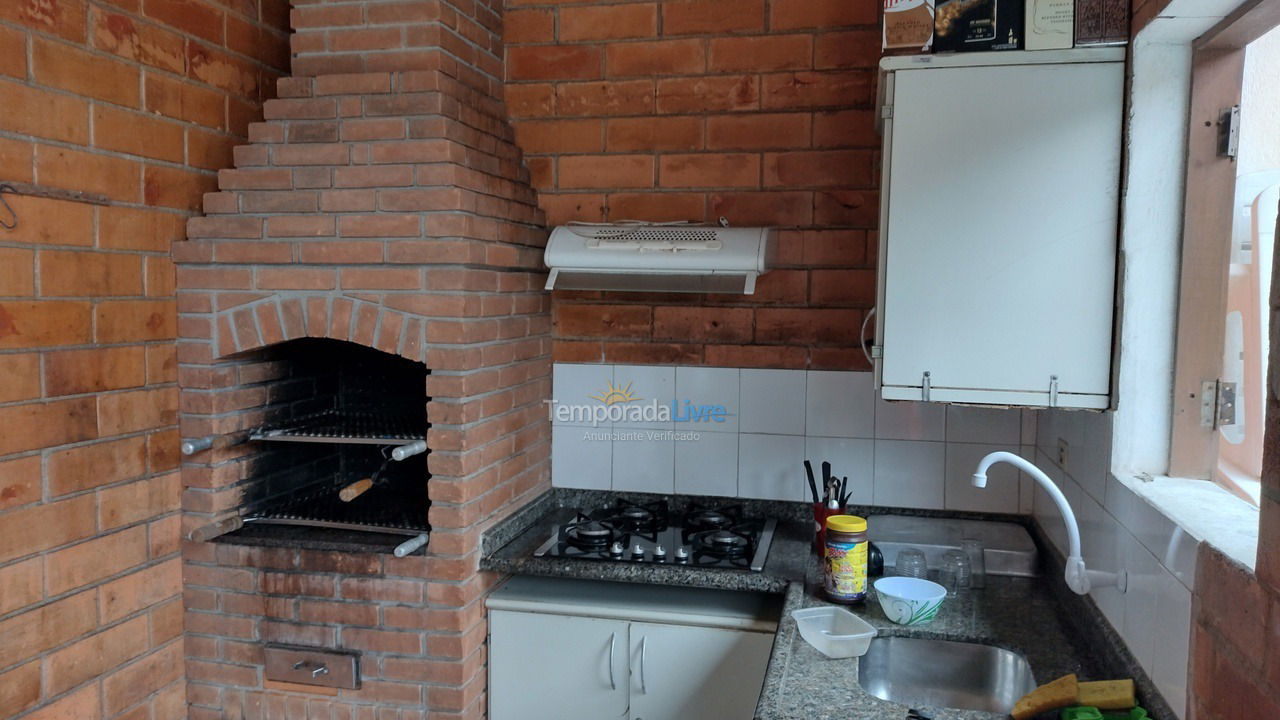 Casa para aluguel de temporada em Guarujá (Enseada)