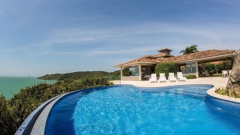 Buz021 - Luxury villa with pool on the seafront in Buzios