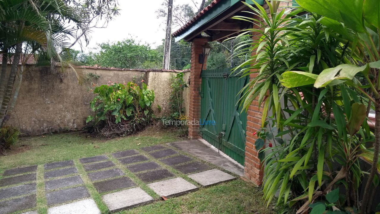 Casa para aluguel de temporada em Caraguatatuba (Praia da Cocanha Massaguaçu)