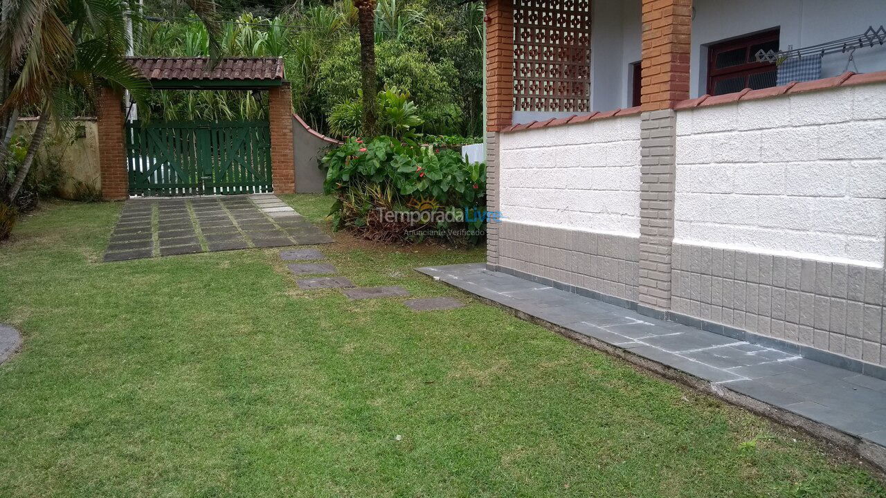 Casa para aluguel de temporada em Caraguatatuba (Praia da Cocanha Massaguaçu)