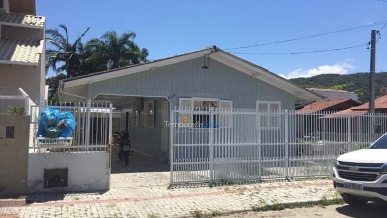 Casa para alquiler de vacaciones em Bombinhas (Praia de Zimbros)