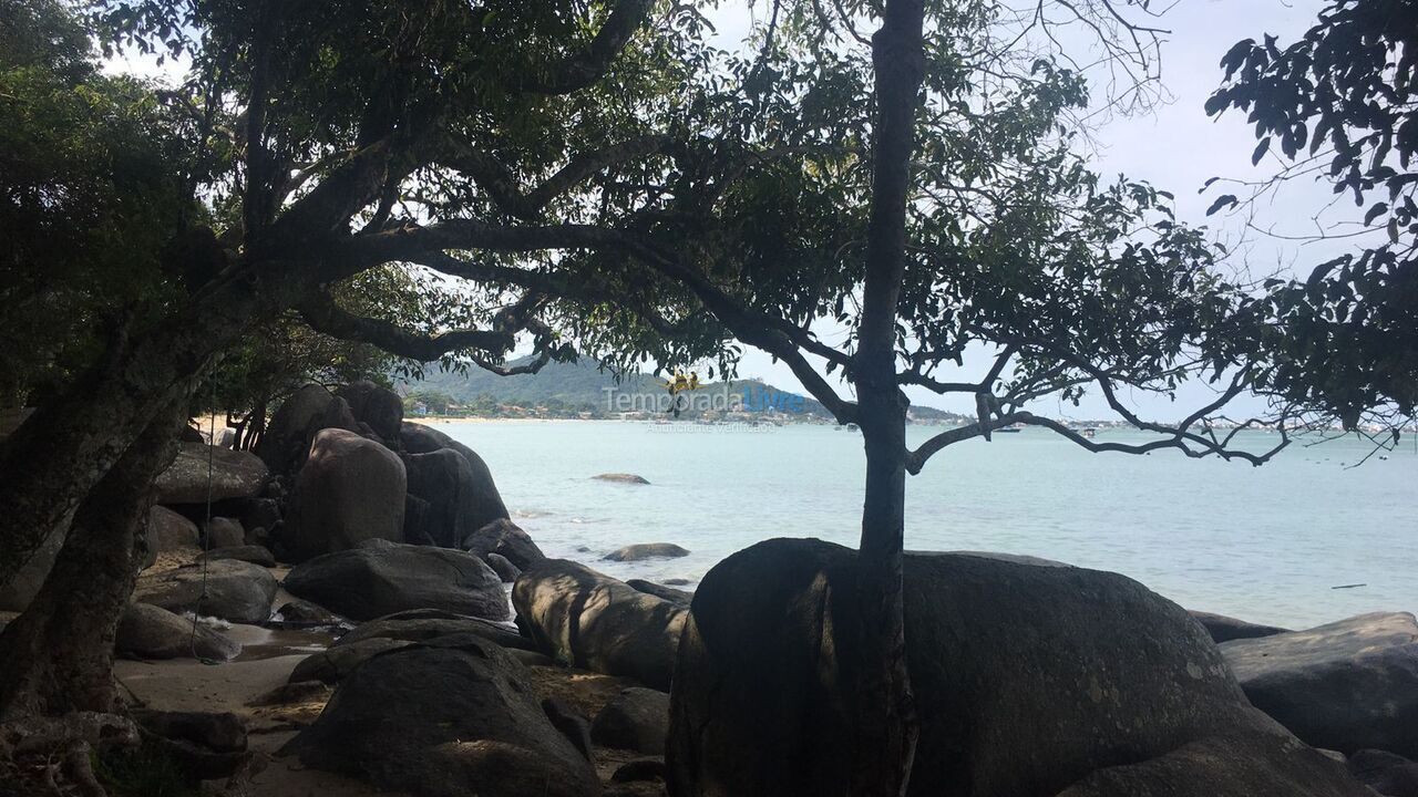 Casa para aluguel de temporada em Bombinhas (Praia de Zimbros)