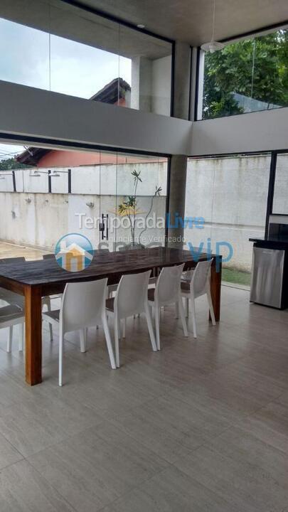 Casa para aluguel de temporada em São Sebastião (Camburi)