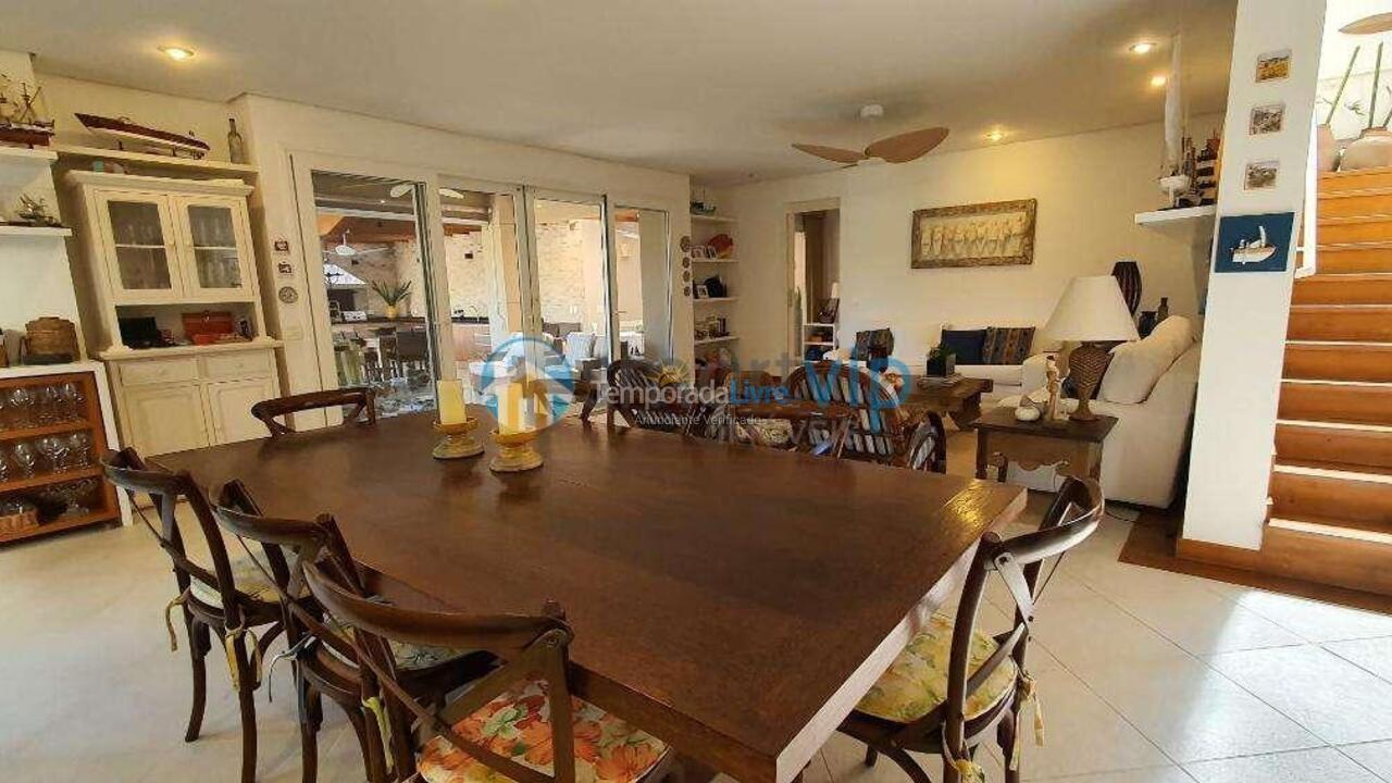 Casa para alquiler de vacaciones em São Sebastião (Praia da Baleia)