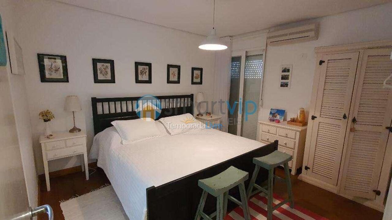 Casa para alquiler de vacaciones em São Sebastião (Praia da Baleia)