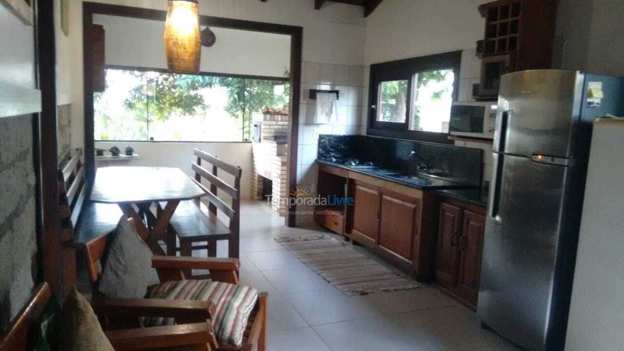 Casa para alquiler de vacaciones em Imbituba (Praia do Rosa)