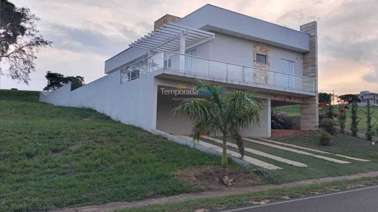 Casa para alquiler de vacaciones em Itaí (Riviera Santa Cristina)