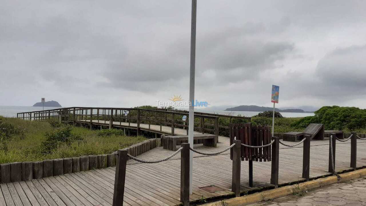 Casa para aluguel de temporada em Balneário Piçarras (Itacolomi)