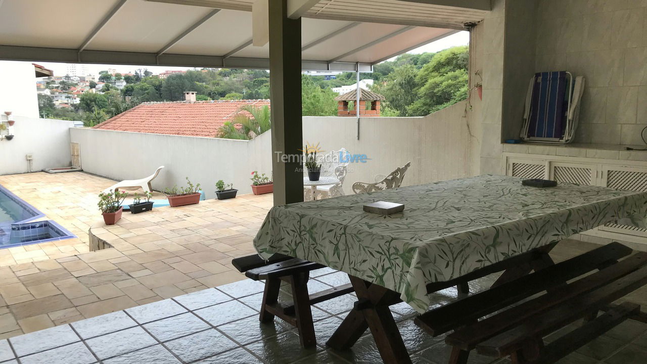 Casa para alquiler de vacaciones em Atibaia (Nova Gardenia)