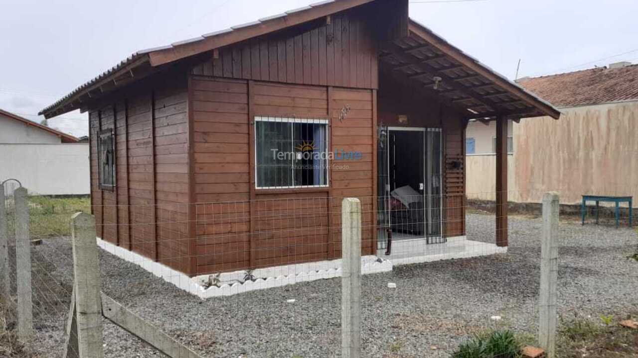 House for vacation rental in Balneário Piçarras (Itacolomi)