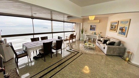 Ed. Beach Tower: 3 suites // facing the sea // barbecue