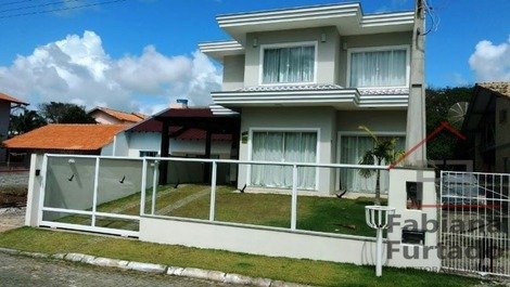 Beautiful 2 Bedroom Townhouse for Rent in Itaguaçu Beach.