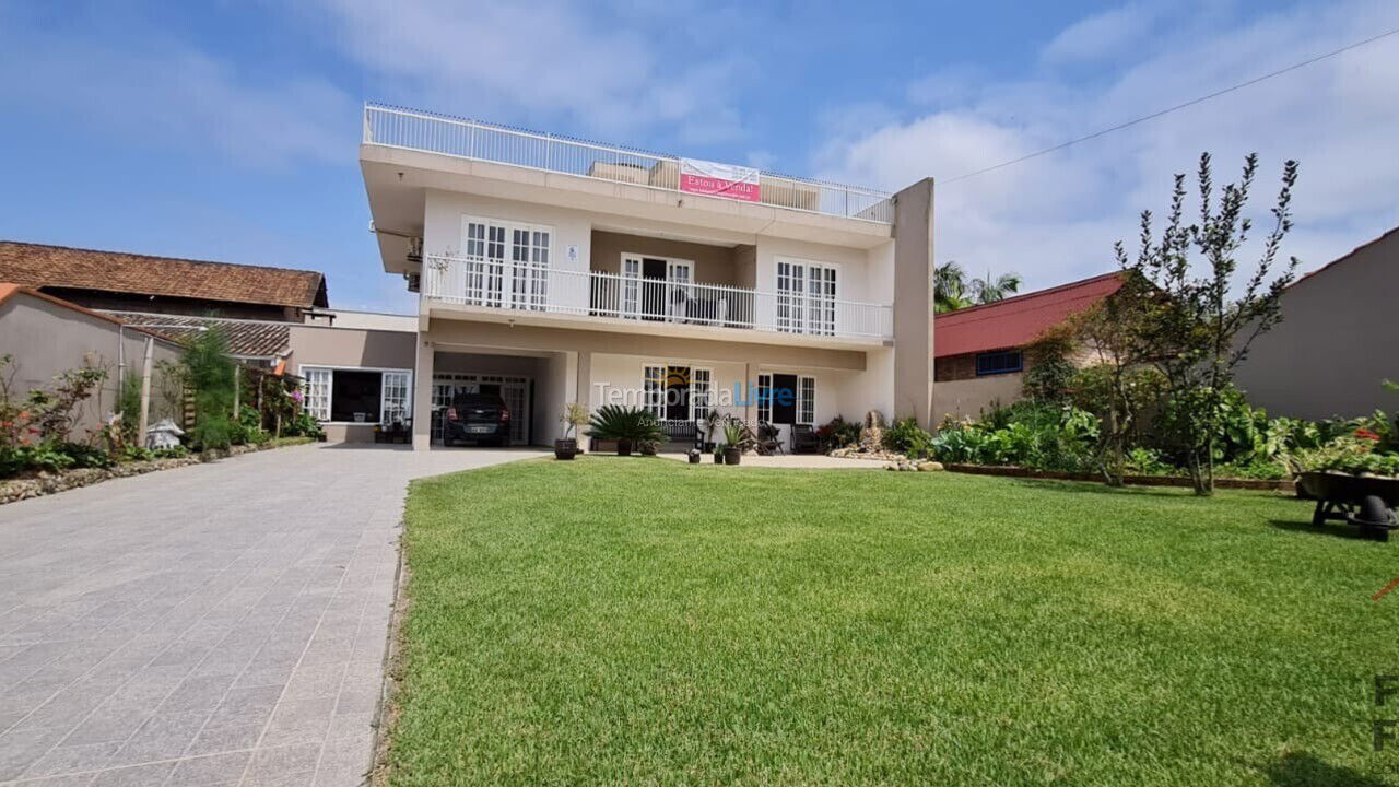 Casa para aluguel de temporada em São Francisco do Sul (Ubatuba)