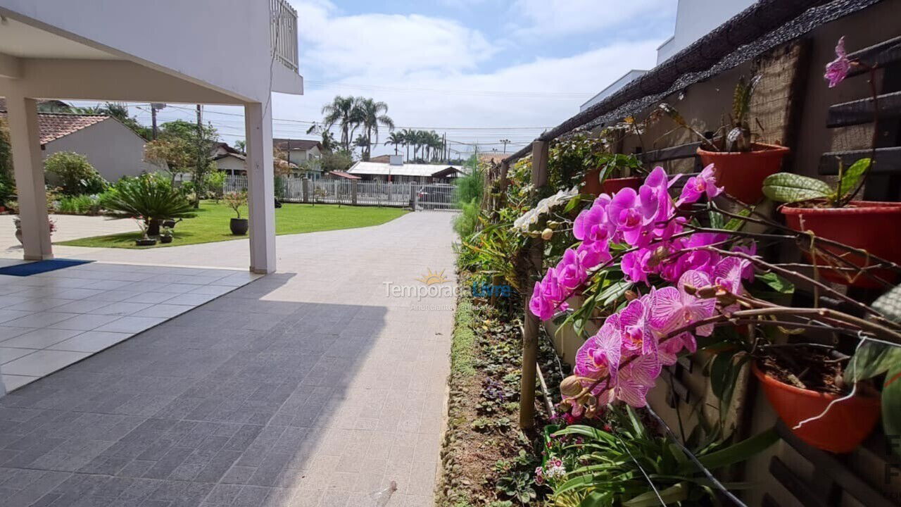 Casa para aluguel de temporada em São Francisco do Sul (Ubatuba)